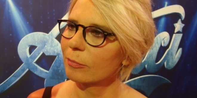 Uomini e Donne gossip: Maria De Filippi, furiosa, difende così il trono gay