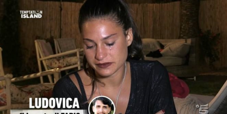 Uomini e Donne gossip: questione estetica o malattia? È giallo sul seno nuovo di Ludovica