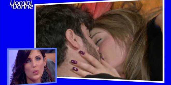 Uomini e Donne gossip, Riccardo sorprende tutti: un gesto importante per la sua Camilla
