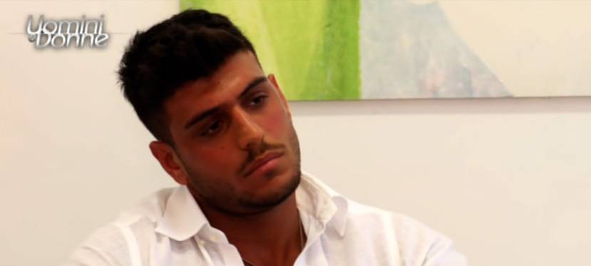 Uomini e Donne, Luigi Mastroianni rimane solo nella villa: le corteggiatrici vanno via