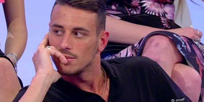 Uomini e Donne: Mattia Marciano omosessuale? L’insinuazione della sorella della ex