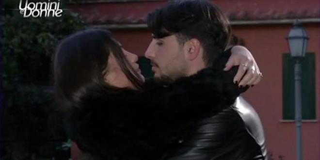 Uomini e Donne news: Fabio e Ludovica pensano a un figlio, Cristian a Tara svelano la data delle nozze