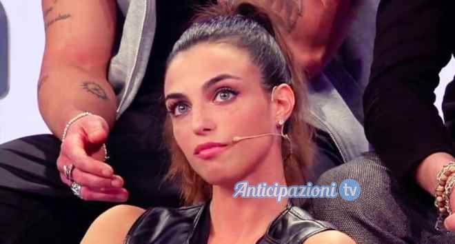 Uomini e Donne news: Fabio fa una sorpresa a Nicole? La ragazza è raggiante