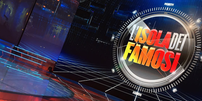 Uomini e Donne news: famoso corteggiatore “beccato” con la De Lellis negli studi dell’Isola dei Famosi