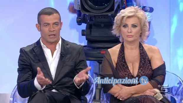 Uomini e Donne news, Gianni Sperti prende in giro Tina Cipollari su Facebook