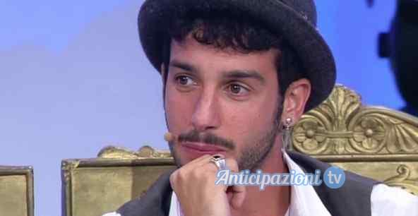 Uomini e Donne news: Jonas innamorato delle sue fans scoppia il caos sui social