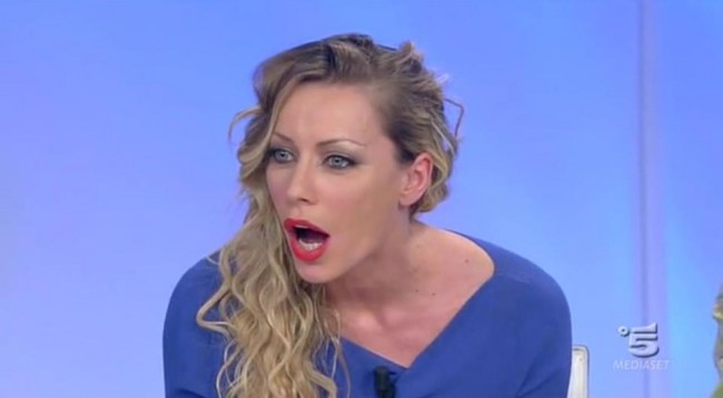 Uomini e Donne news: Karina Cascella ha un nuovo fidanzato, Raffaella Mennoia fa la baby-sitter!