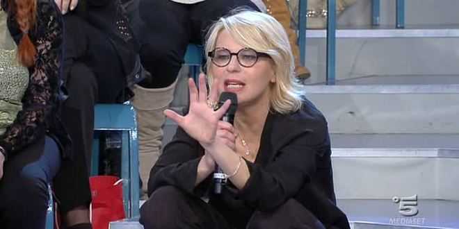 Uomini e Donne news, Maria De Filippi infuriata: “Basta!”