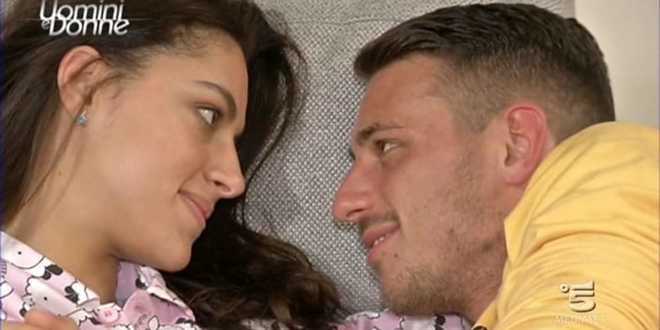 Uomini e Donne news, Mattia Marciano fa un gesto per Desirée Popper