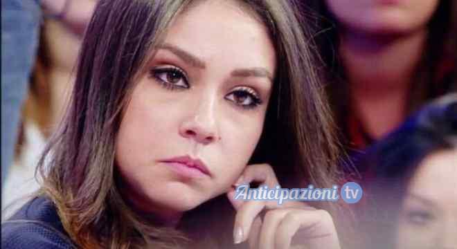 Uomini e Donne news, la metamorfosi di Sharon Bergonzi: nel corso del trono, la corteggiatrice ha perso il sorriso