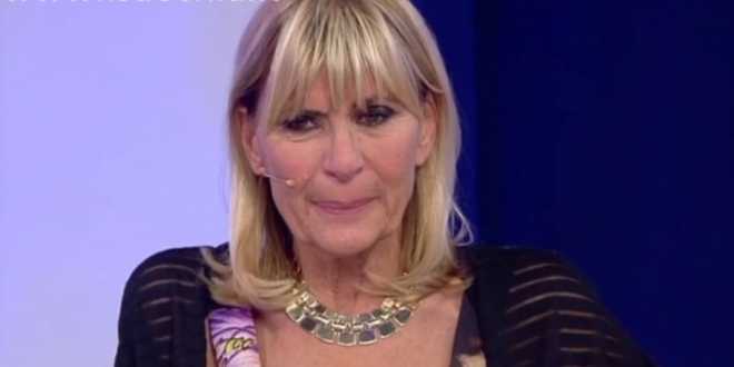 Uomini e Donne news, pesantissime accuse contro Gemma Galgani: la dama finge e usa le persone?