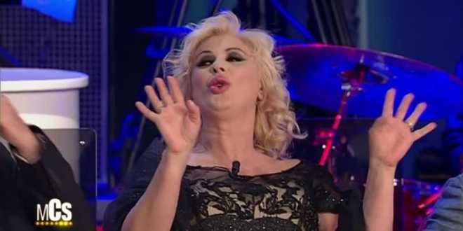 Uomini e Donne news, una ex collega smaschera Tina: “Finge tutto il tempo ed è cattiva!”