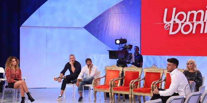 Uomini e Donne trono classico, riassunto puntata del 13-9-2018: tutti contro Sara