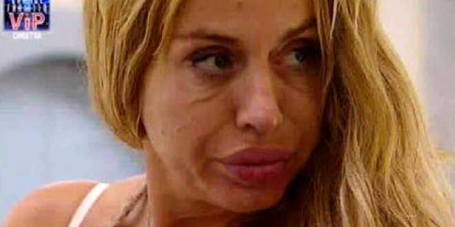 Gf Vip 6, Valeria Marini disgustata dalle condizioni della casa: “Ho trovato la cacc* nel bidet, me ne vado”