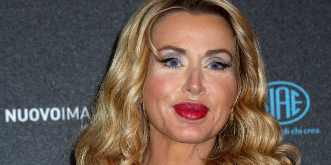 Temptation Island Vip, Valeria Marini avrebbe perso la testa per un tentatore