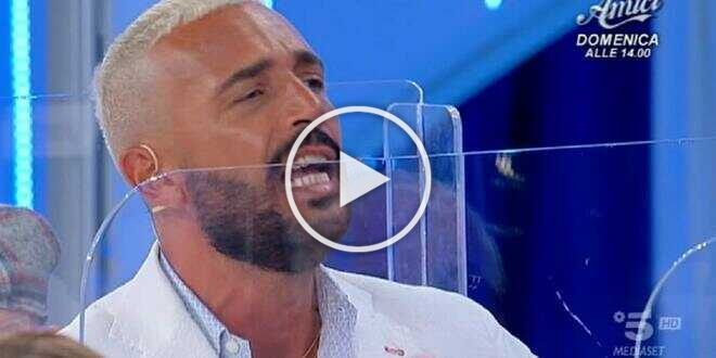Uomini e Donne, anticipazioni oggi 19 dicembre 2022: Armando fuori di sé, in studio è quasi rissa
