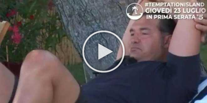 Temptation Island 2020, Lorenzo allontana la tentatrice e il web esplode