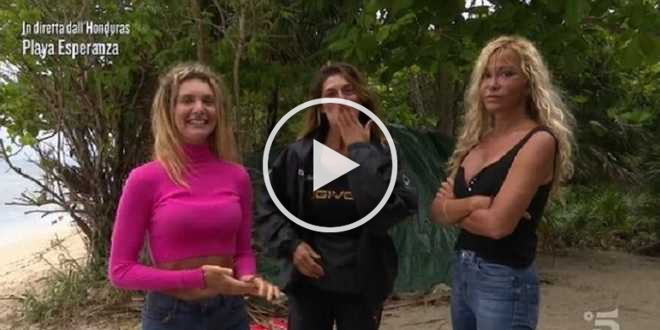 Isola dei Famosi 2021, gli autori costretti alla censura: una naufraga gira in topless
