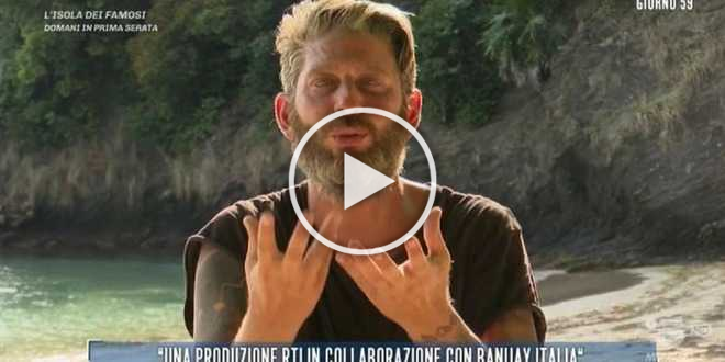 Isola dei Famosi 2022, Edoardo Tavassi portato via in lacrime: il grave infortunio