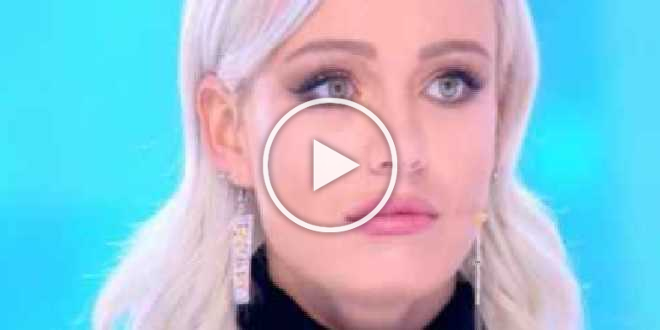 Isola dei Famosi, Mercedesz Henger costretta a tornare in Italia: cos’è successo