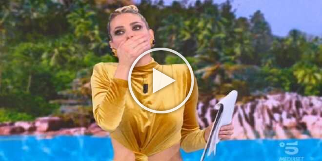 Isola dei Famosi 2023, ex naufraga umilia il cast: “Solo ossa, un neurone”