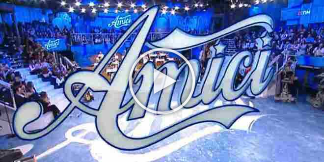 Amici 21, un altro amato cantante costretto a fermarsi: si trova in ospedale