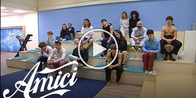 Amici 21, ballerino rivela: “Da un anno minacciano di morte me e la mia famiglia”