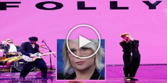 Amici 21, i Dear Jack hanno “pregato” Maria De Filippi per esibirsi? Spunta una telefonata