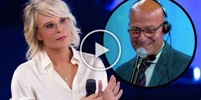 Amici 21, Maria De Filippi omaggia per due volte il collaboratore Piero Sonaglia