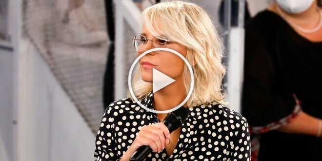 Amici 22, imbarazzo al rientro in studio di Maria De Filippi: il discorso commovente