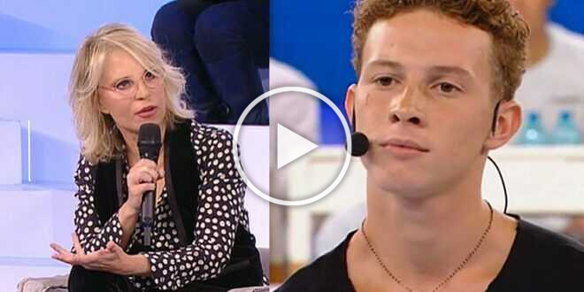 Amici 22, Maria De Filippi: il gesto nei confronti di Wax stupisce tutti