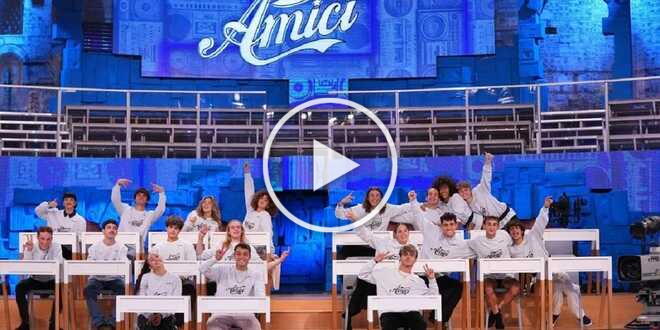 Amici 22, puntata 18 dicembre: arrivano tre nuove allieve, il talent torna nel 2023