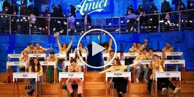Amici 22, registrazione puntata domenica 23 ottobre: Asia resta nella scuola, Giulia ed Elena commuovono