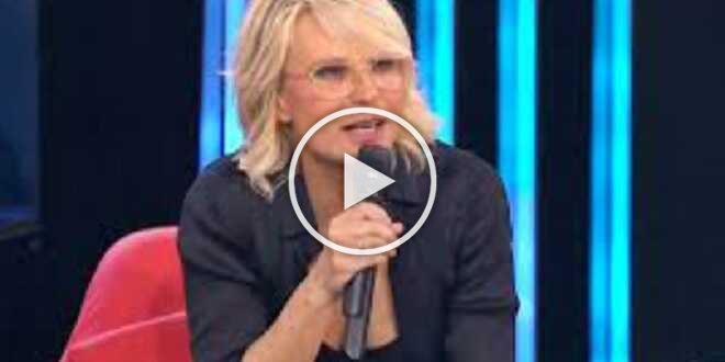 Serale di Amici 22: Maria De Filippi boccia la diretta e conferma le tre squadre