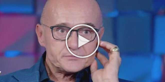 GF Vip 7, Alfonso Signorini presenta il primo inquilino: altri tre concorrenti avrebbero già accettato