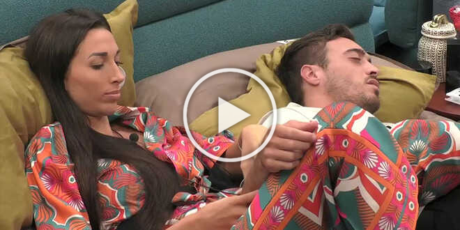 GF Vip 7, nella notte scatta il bacio tra Antonino Spinalbese e Giaele De Donà