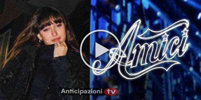 Un ex allievo di Amici 23 fa la corte a Giulia Stabile: la replica della ballerina