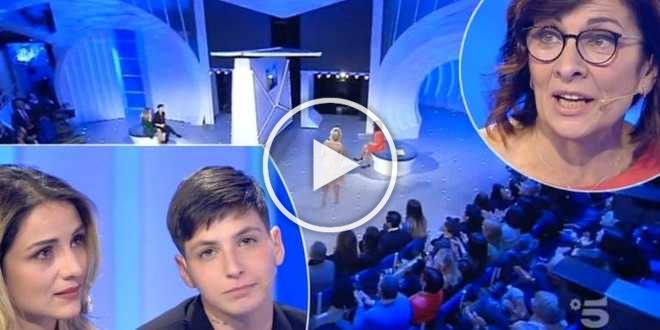 A C’è Posta per Te una madre rinnega la figlia: Maria De Filippi è sconvolta