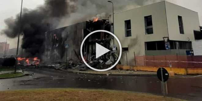 Aereo da turismo si schianta dopo il decollo su una palazzina a Milano, 8 morti!