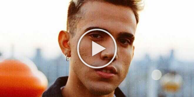 Amici, Aka7even sbarca all’estero: la collaborazione con una famosa popstar