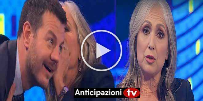 Amici 22, Alessandro Cattelan rispolvera il noce moscata gate: la risposta della Celentano