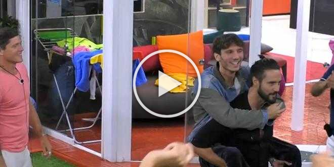 GF Vip 6, Alex Belli e Manuel Bortuzzo commuovono: il gesto stupendo dell’attore