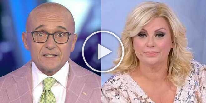 Dal GF Vip a Uomini e Donne: Alfonso Signorini ci prova e Tina Cipollari gli risponde così