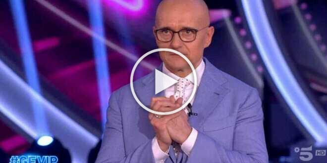 GF 2023, Alfonso Signorini arrabbiato con gli inquilini dopo il ritiro di Beatrice Luzzi: provvedimenti in arrivo?
