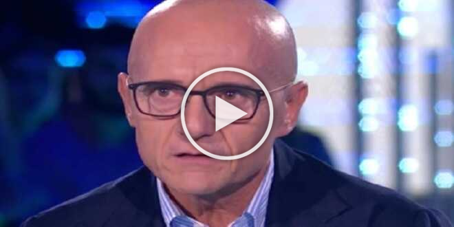 Grande Fratello Vip, altro “no” per Signorini: “Ho rifiutato per volare in America”