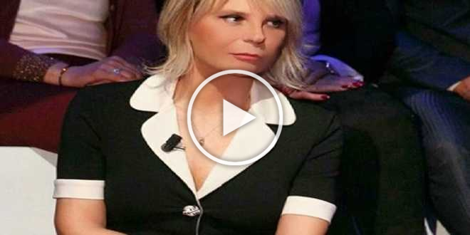 Amici 2020, Maria De Filippi si interroga: “È giusto continuare senza pubblico?”