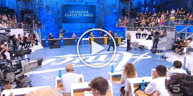 Amici 21, solo due cantanti nella top 100 dei singoli più venduti