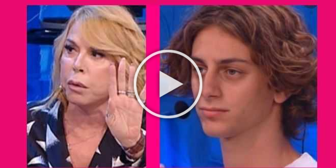 Amici, Anna Pettinelli “fatta fuori” da Rudy Zerbi e Lorella Cuccarini: “Ha un solo banco”