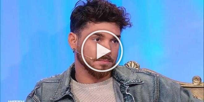 Andrea Cerioli corteggiato da una famosa dama del trono over