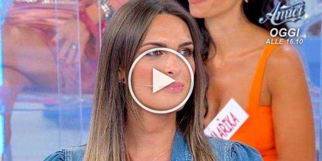 Uomini e Donne gossip, Andrea Nicole bacia Alessandro: i dettagli